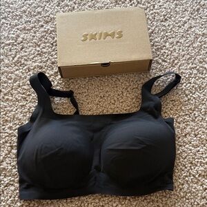 Skims bra onyx NWT onyx M-DD back closure